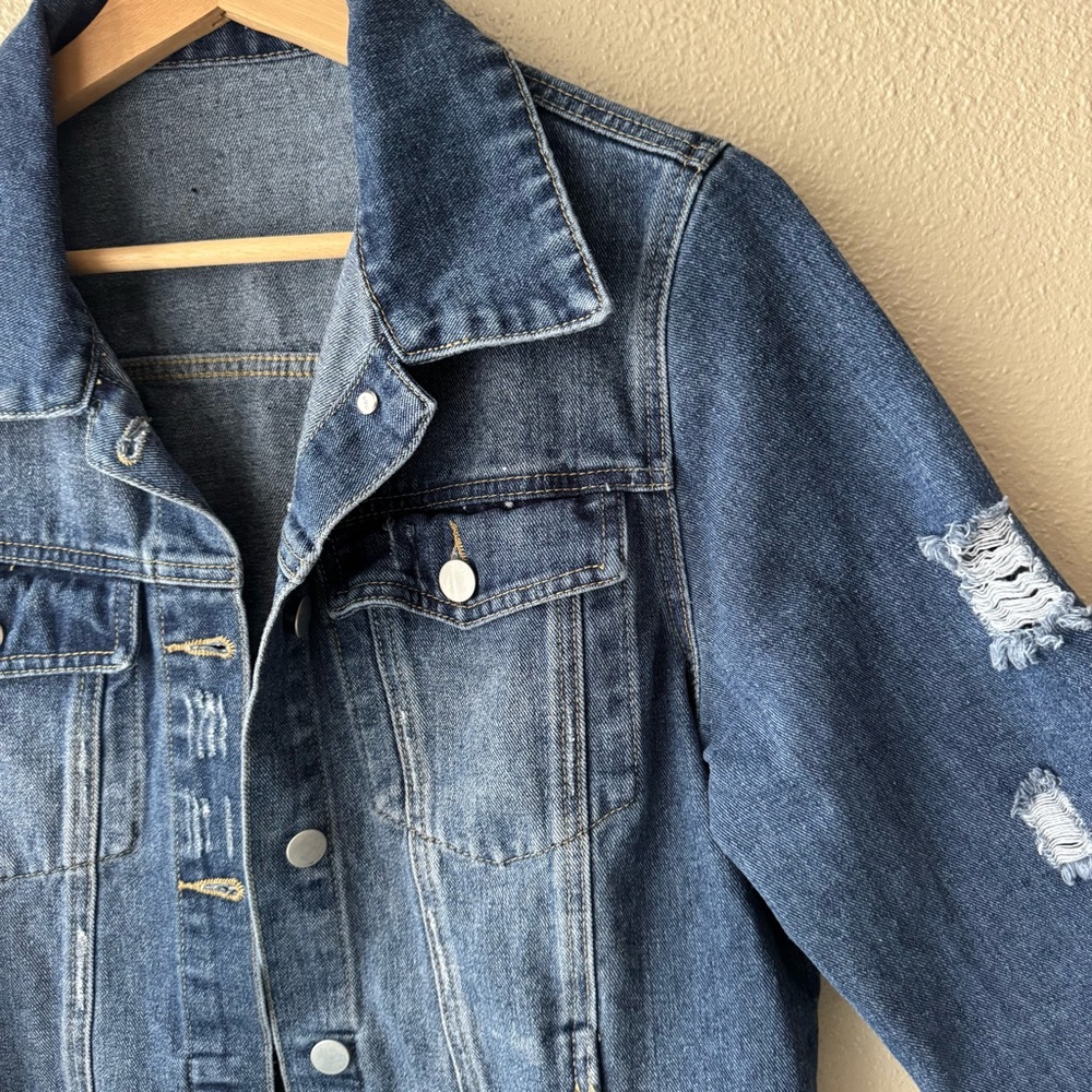 Jean Jacket - Ripped Distressed Fringe Denim Jacket with Pockets - Size L - Picture 5 of 6